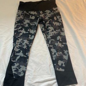 barley warn grey and blck leggings